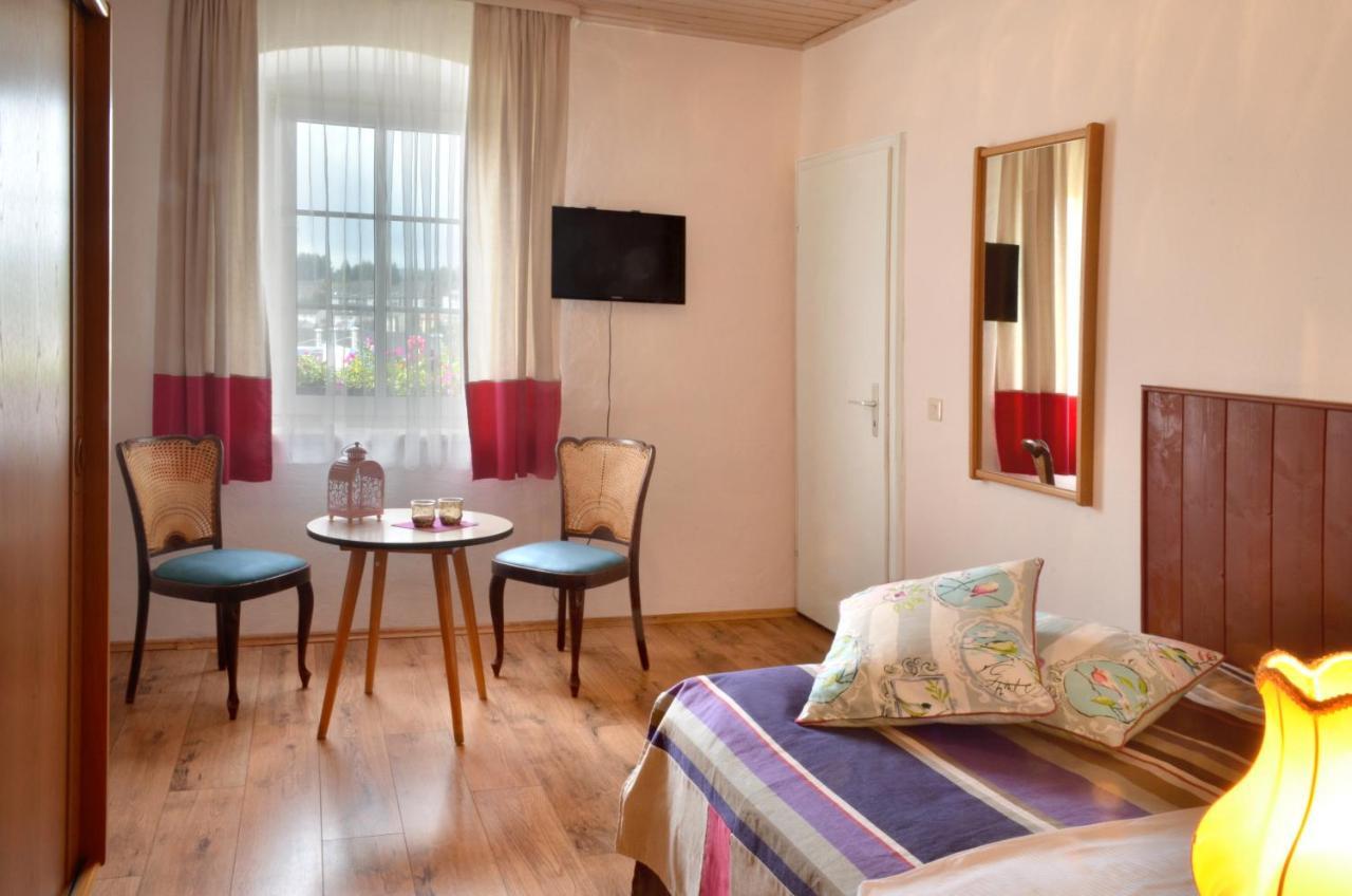 Gasthof Deutscher Adler Und Hotel Puchtler Bischofsgruen Luaran gambar